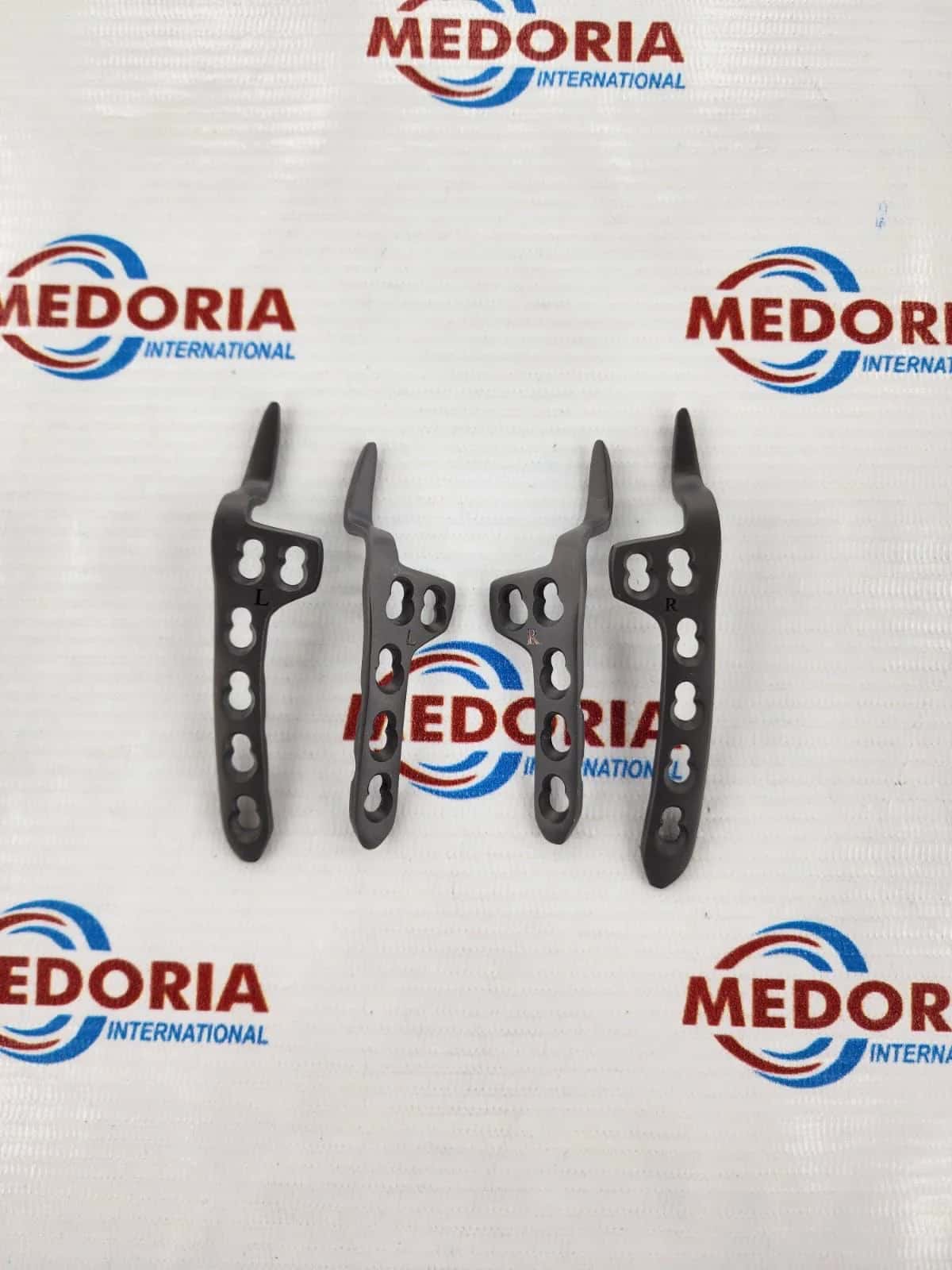 Titanium Clavicle Hook Plates – Left & Right Configurations with Multiple Screw Holes and Raised Hook Ends